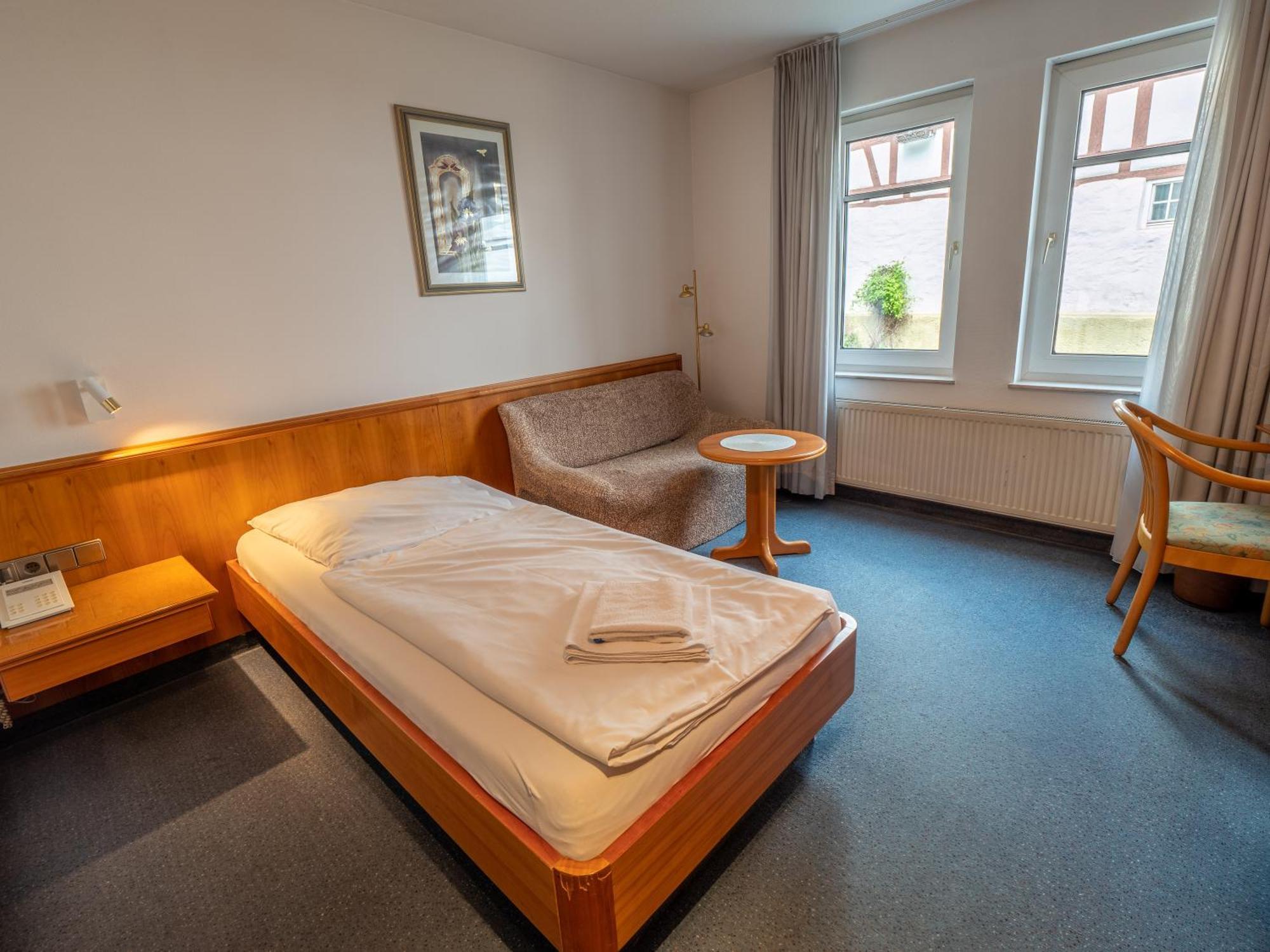 Hotel Pflum Mit Gaestehaus Nuertingen Exterior photo